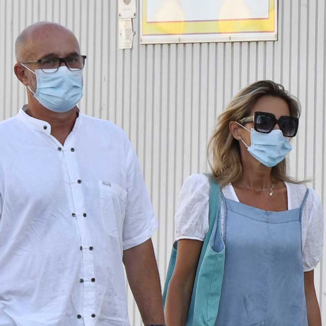 Familiares y amigos llegan al tanatorio para despedir a Antonio Vidal