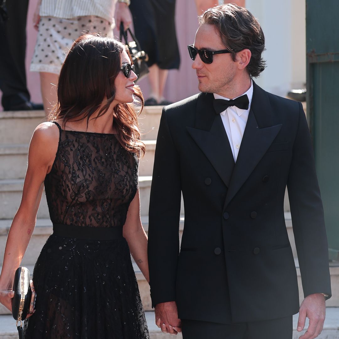 Las románticas fotos de Kaia Gerber y Lewis Pullman en su debut como pareja en Venecia