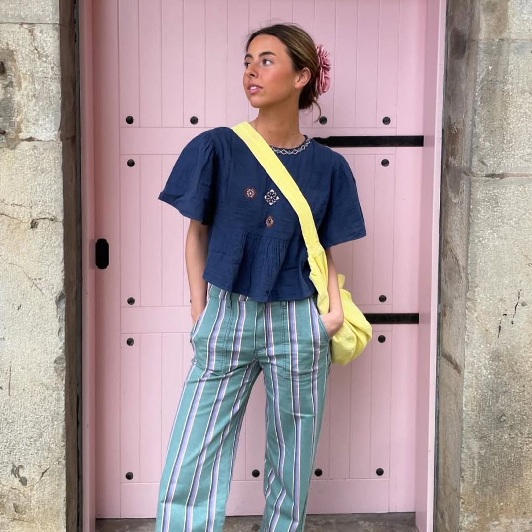 10 looks con pantalones de rayas que te salvarán en agosto cuando no sepas qué ponerte