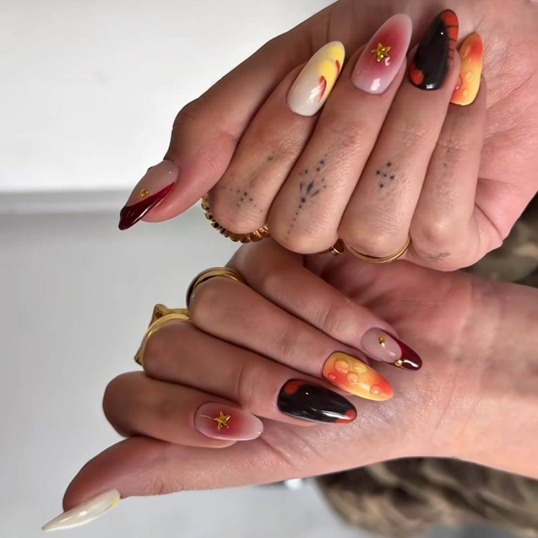 Alba Díaz con manicura colorida