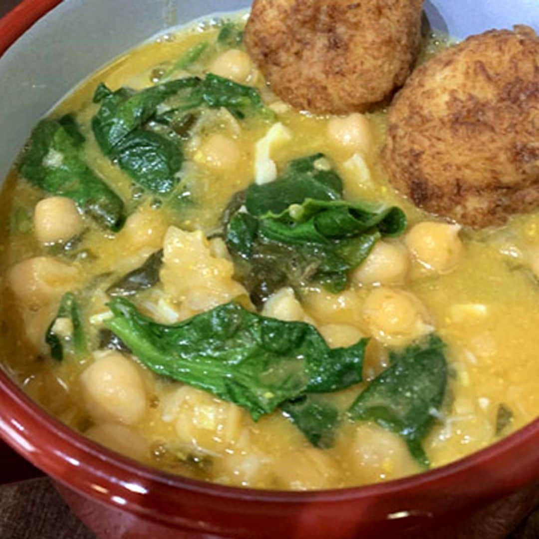 Potaje de vigilia con pellas de bacalao