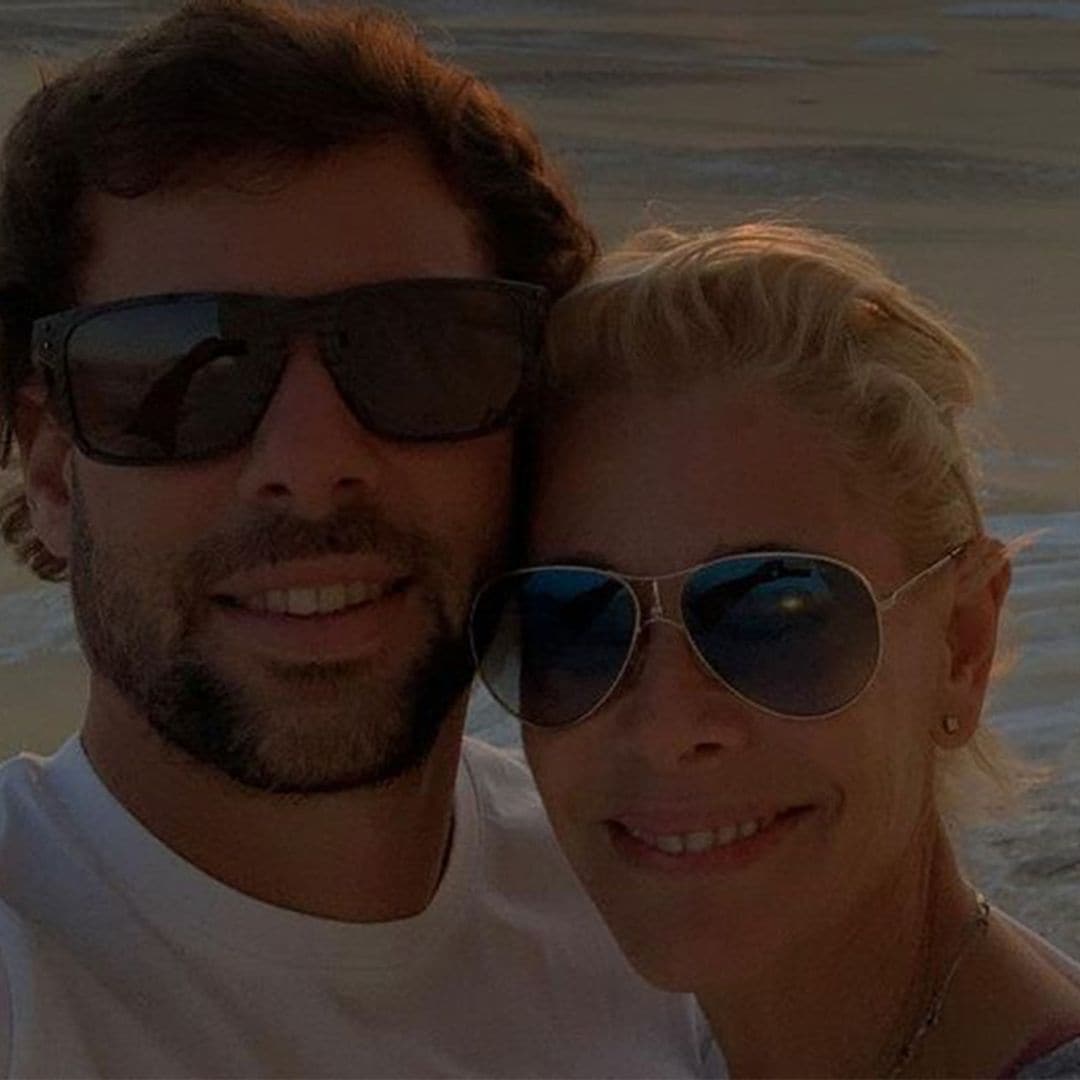 Enamorada y feliz, Belén Rueda sopla 56 velas con su novio y en familia