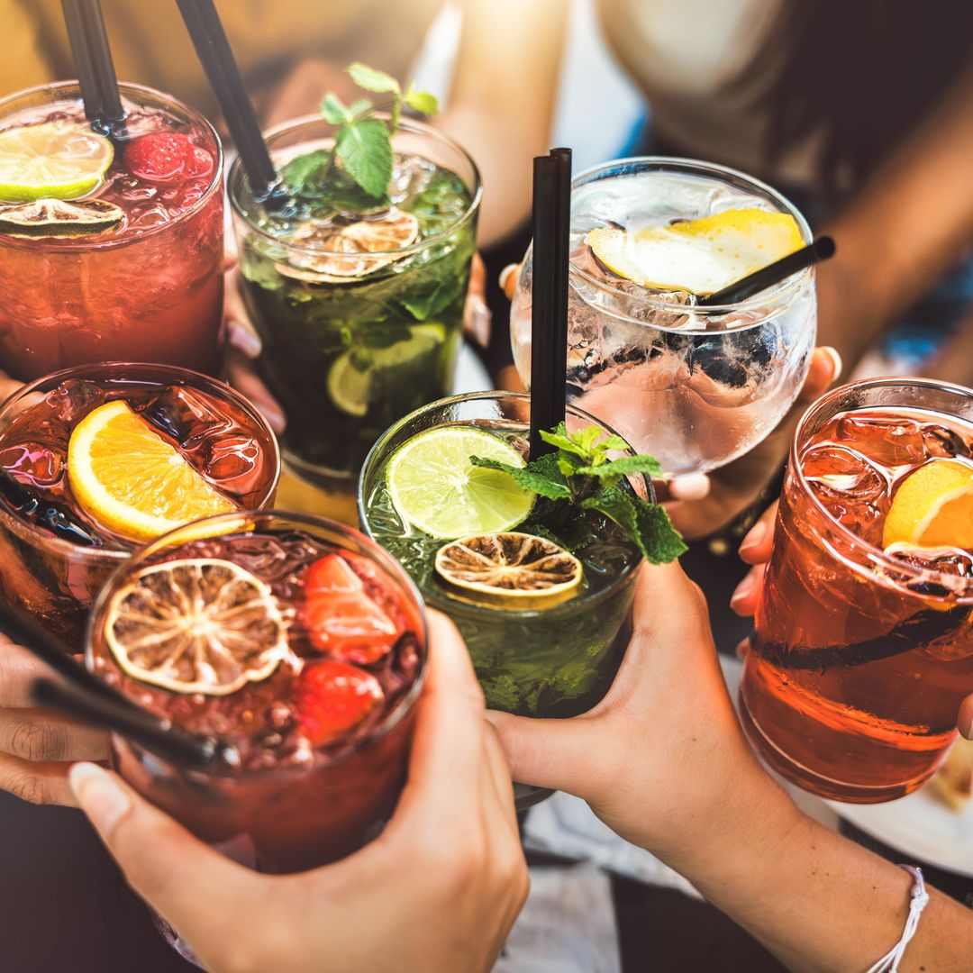 De rosados picantes a bebidas de café con tomate: así son los cócteles que ‘se llevan’ este verano