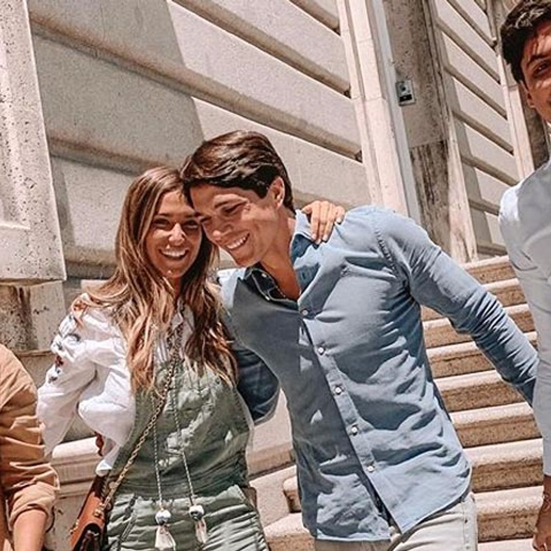 María Pombo y Pablo Castellano calientan motores con una preboda festiva y marinera