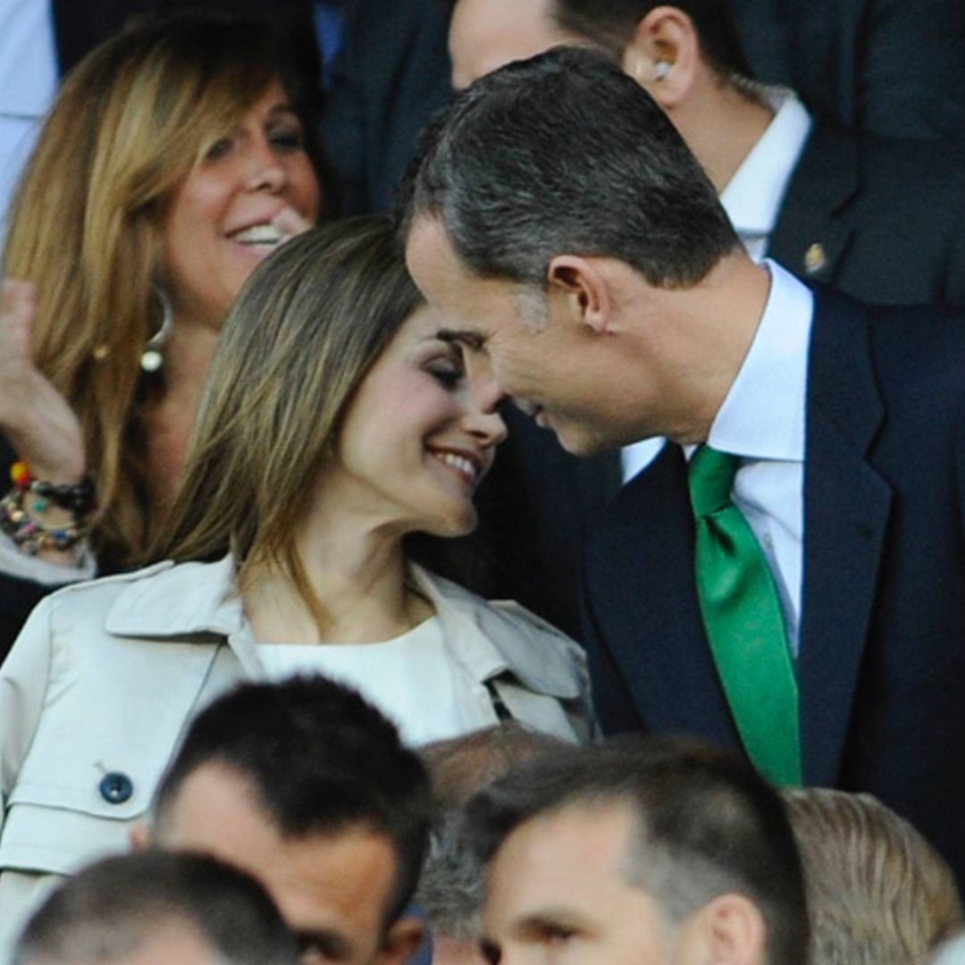 Los reyes Felipe y Letizia celebran su aniversario en el fútbol