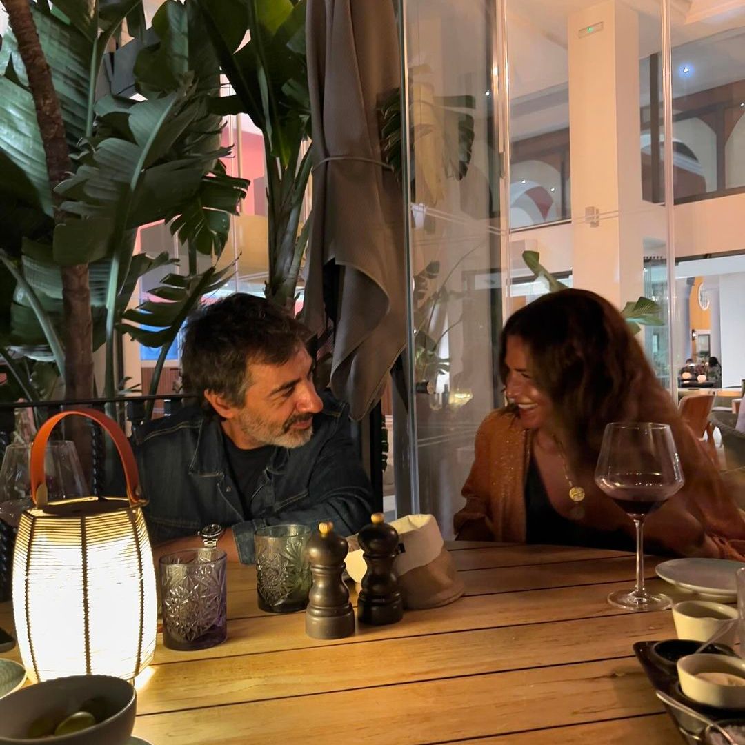 Juan del Val y Nuria Roca durante sus vacaciones en Cádiz, agosto de 2024