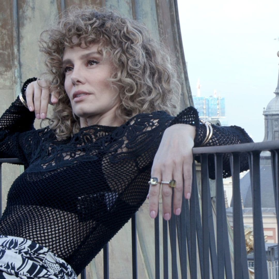 Nos colamos en la espectacular sesión de fotos de Esther Acebo para ¡HOLA!