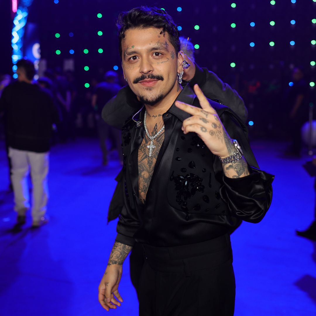 Con dedicatoria en francés, Christian Nodal se muestra como el más enamorado de Ángela Aguilar