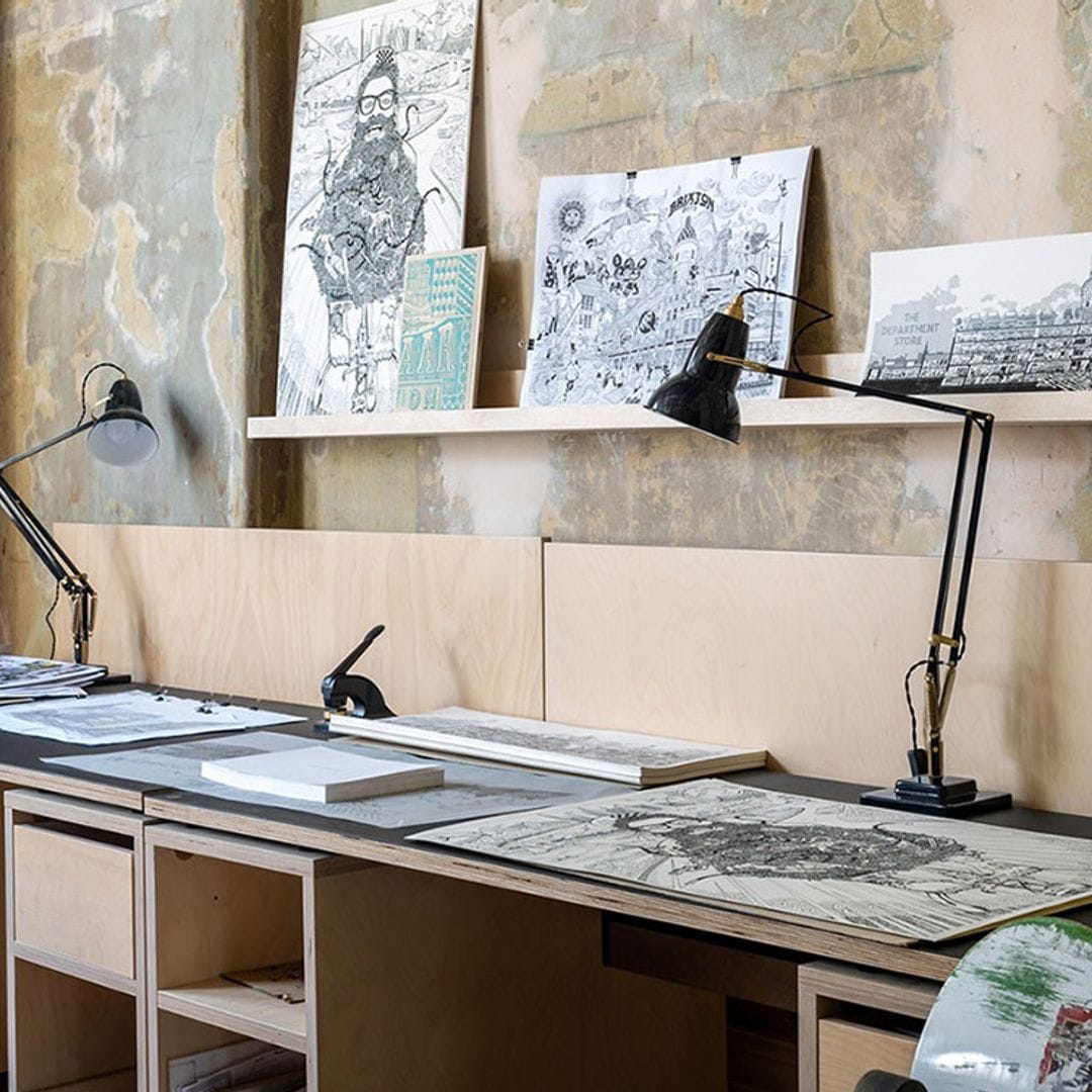¿Necesitas un espacio para trabajar en casa? Así puedes montarlo en el salón