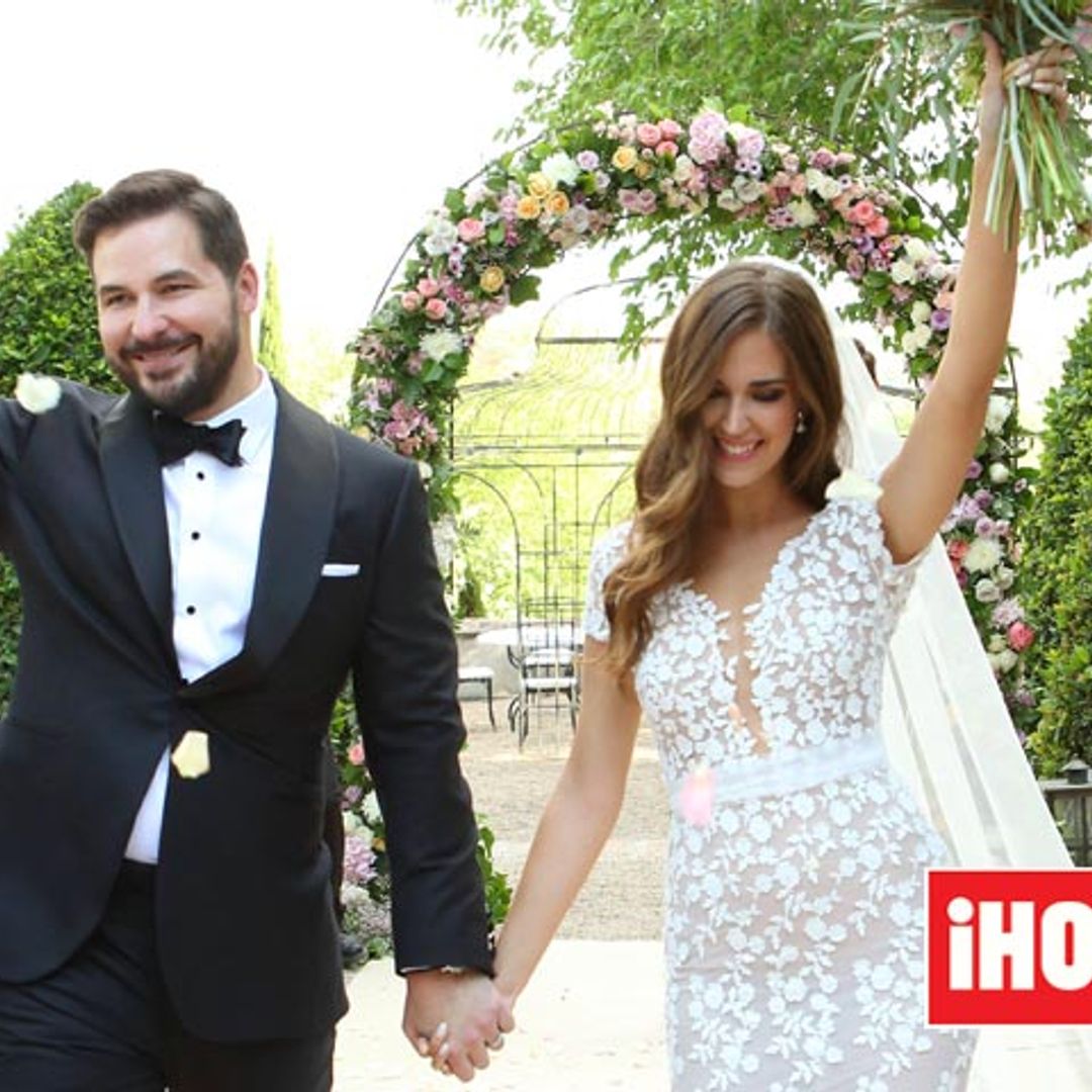En ¡HOLA!, Clara Alonso: los complementos de una 'top' convertida en princesa de cuento el día de su boda