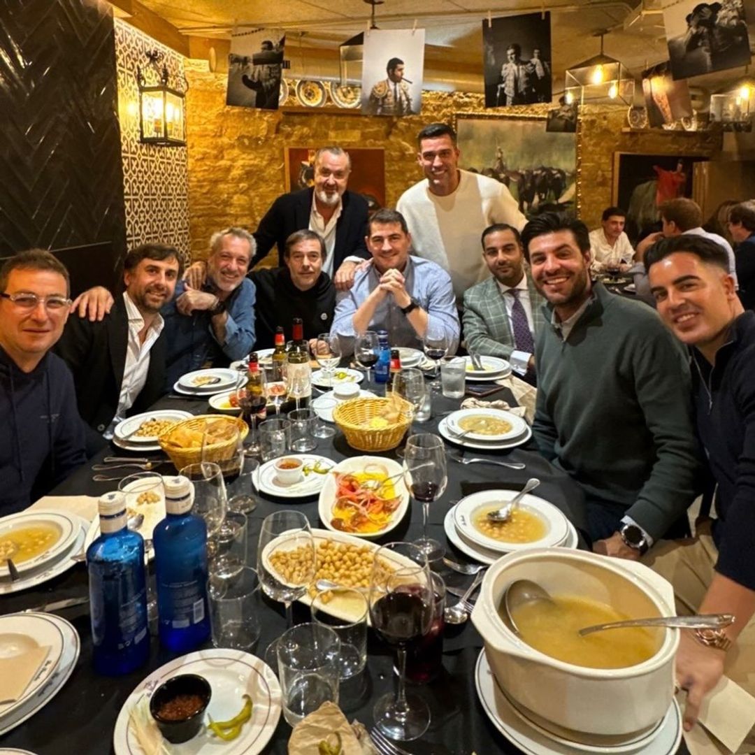 El apetecible plan de Iker Casillas con amigos y futbolistas al que han reaccionado Sara Carbonero y Eva González