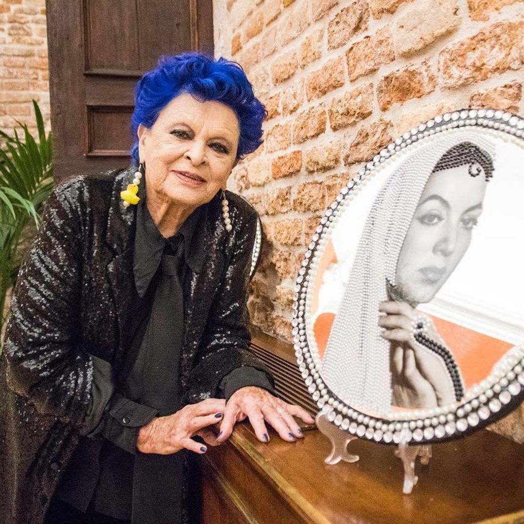 Centenaria, azul y llena de arte: así es la casa de Brieva donde Lucía Bosé vivió sus últimos 23 años, rodeada de la paz que siempre buscó