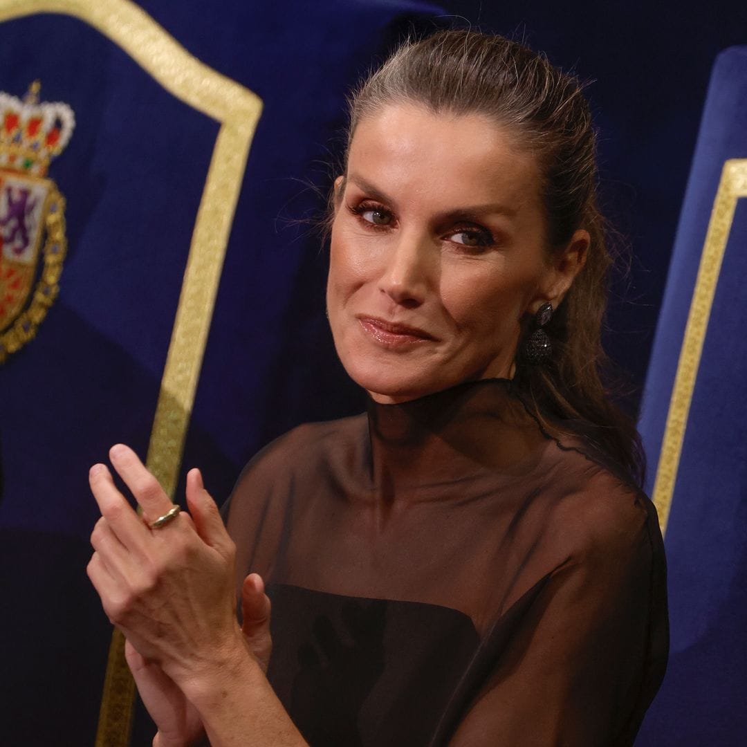 Ángel Luis Guillén, psicólogo, sobre las uñas sin pintar de la reina Letizia: "No hace falta recurrir al artificio para proyectar elegancia"