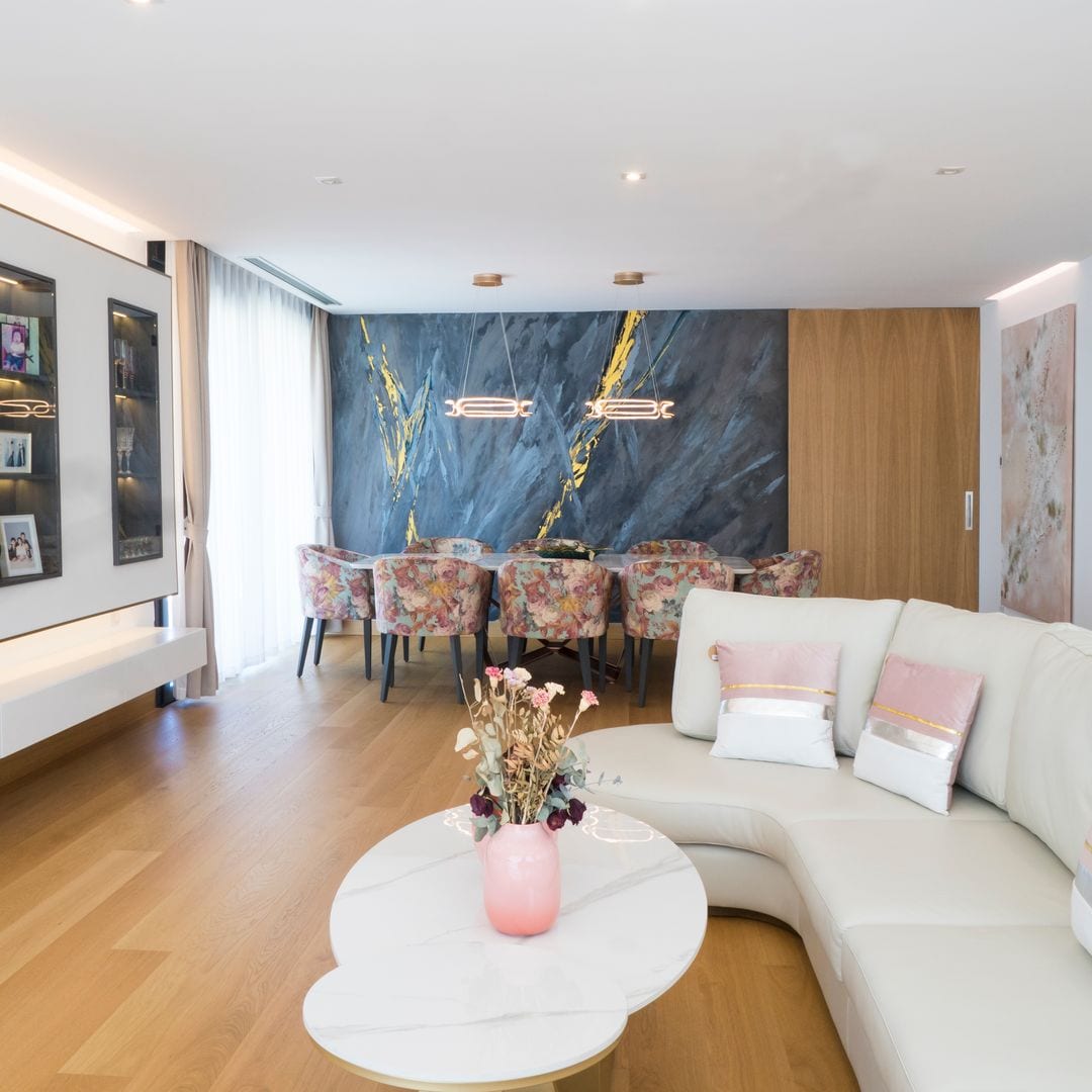 Una casa en Majadahonda de 550 m², moderna y personal: muebles a medida, iluminación impactante y mucho arte
