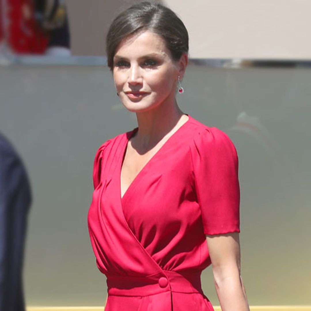Doña Letizia, la Reina que triunfa con moda española y de rojo según los lectores de HOLA.com