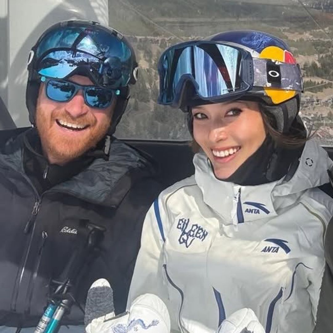 La imagen viral del príncipe Harry con Justin Trudeau y la superesquiadora Eileen Gu que está dando la vuelta al mundo
