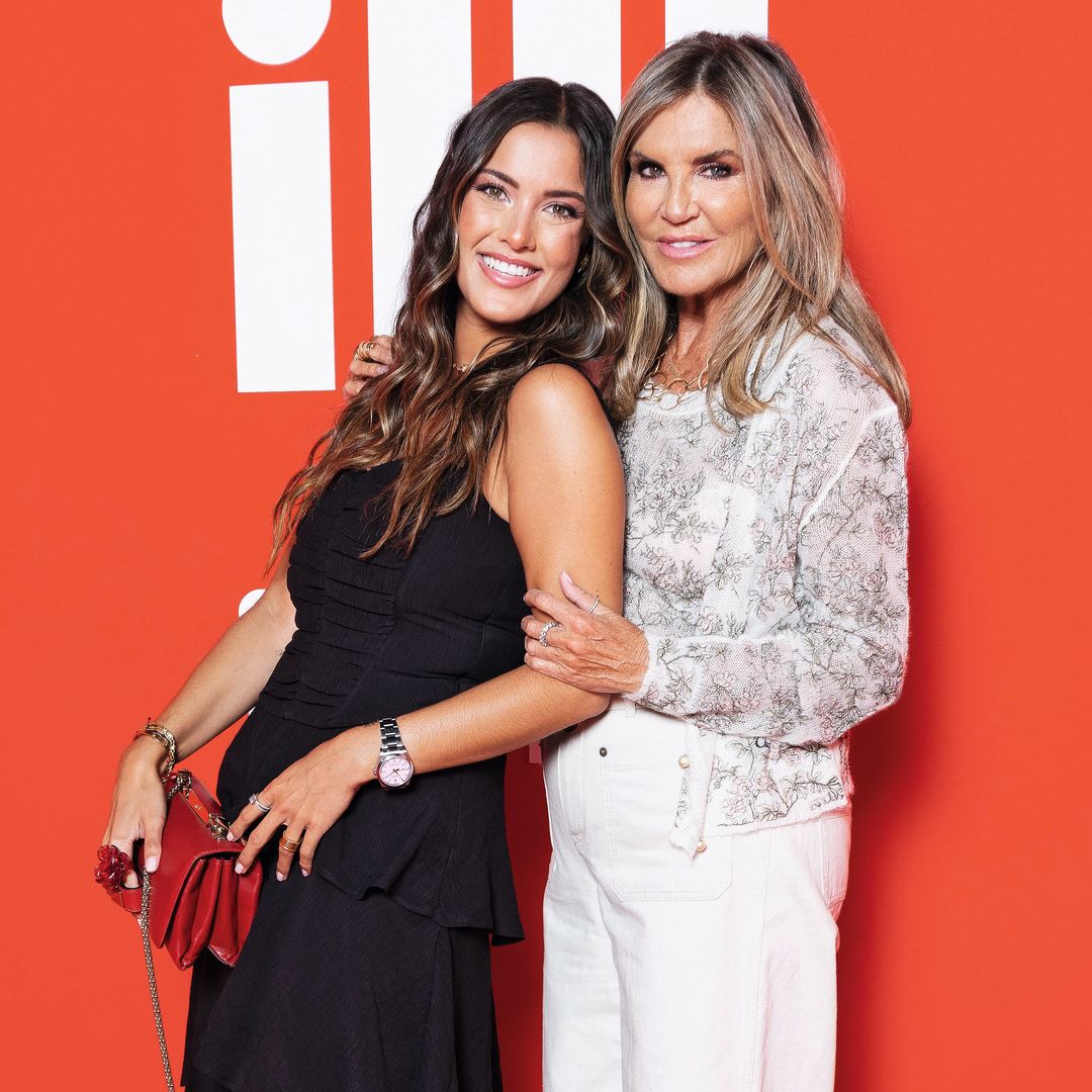 Susanna Uribarri con su hija Carlota