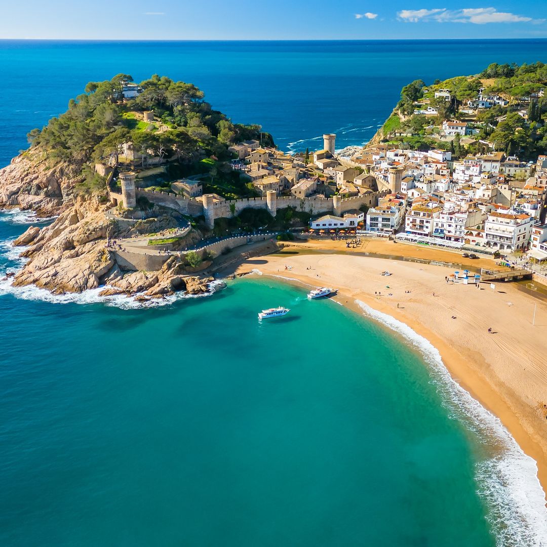 El encanto de Tossa de Mar, en la Costa Brava, convierte a esta localidad en una de las favoritas de los barceloneses.