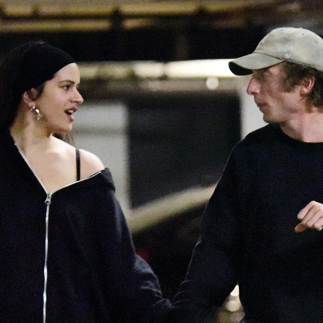 Rosalía y Jeremy Allen White: las imágenes de la mano que confirman la relación