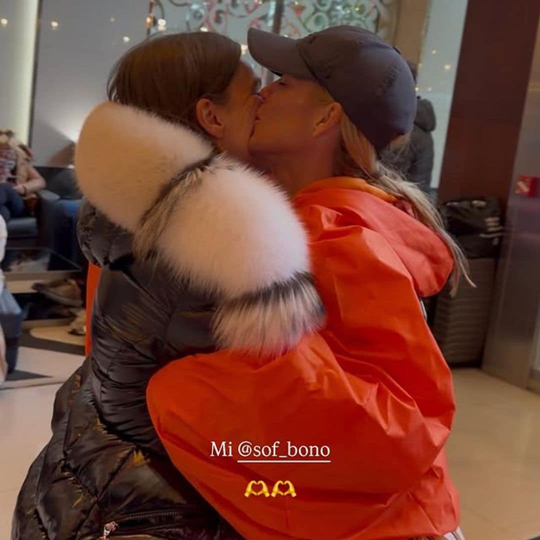 El abrazo de Amelia y Sofía Bono en Nueva York