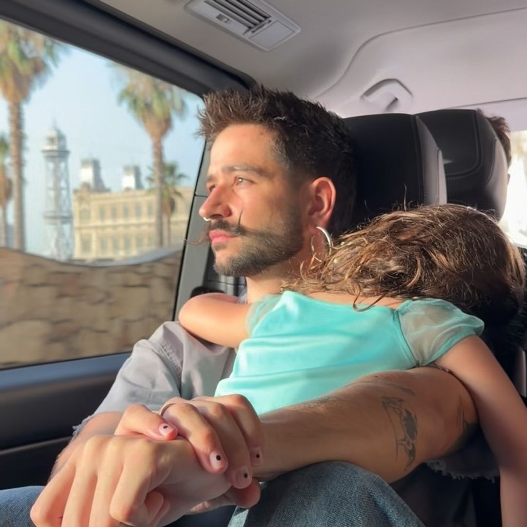 Entre recuerdos de su etapa más difícil, Camilo revela por qué no muestra la carita de sus hijas