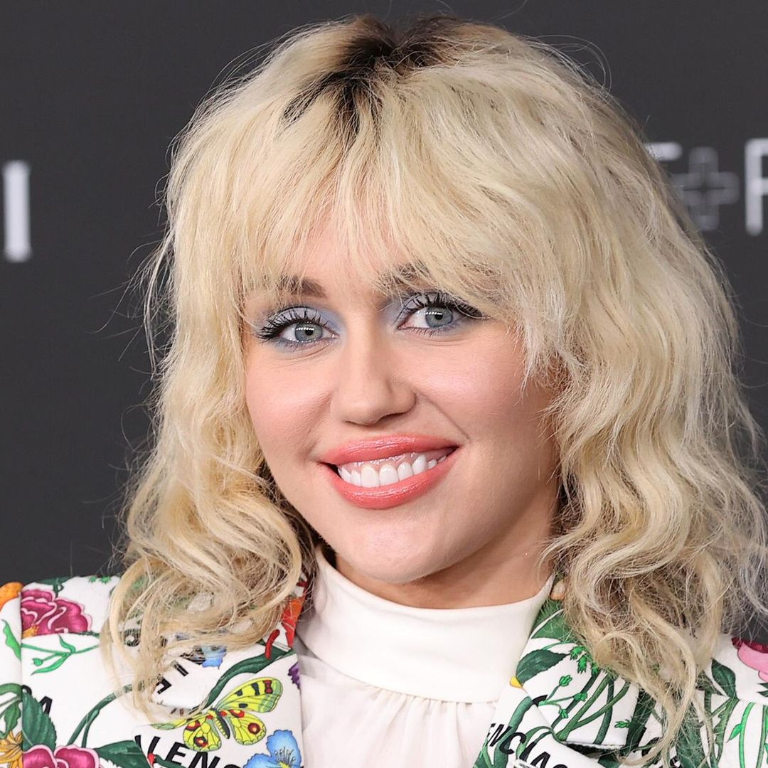 Miley Cyrus no logra llegar a Paraguay; su avión fue alcanzado por un rayo