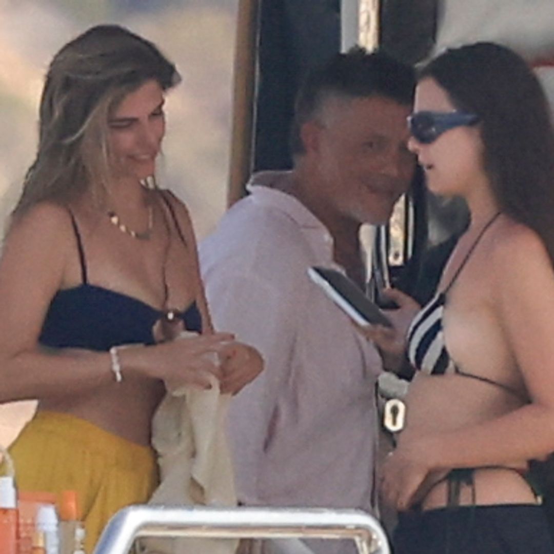 Alejandro Sanz y Stephani Cay con su hija Manuela