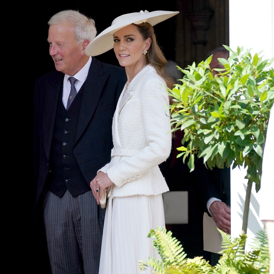 Kate Middleton, imparable en Windsor, acude al desfile del Día de la Jarretera: de blanco y con gran pamela