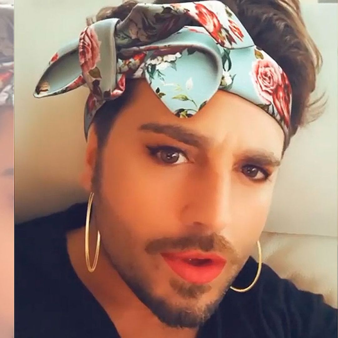 David Bustamante muestra su sentido del humor... ¿con maquillaje y peluquería?