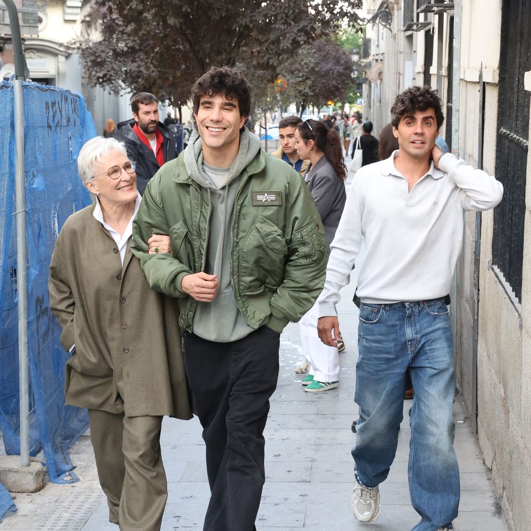 Los gestos y las palabras que demuestran la cercanía de Glenn Close y Los Javis: "Mamá ya está en la ciudad"