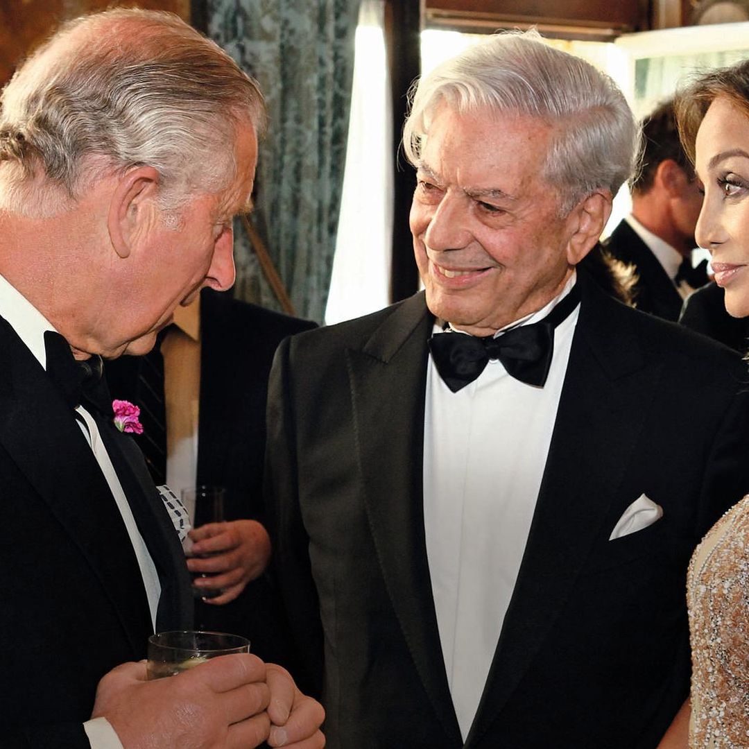 Isabel Preysler comparte con ¡HOLA! sus inolvidables recuerdos con el rey Carlos III
