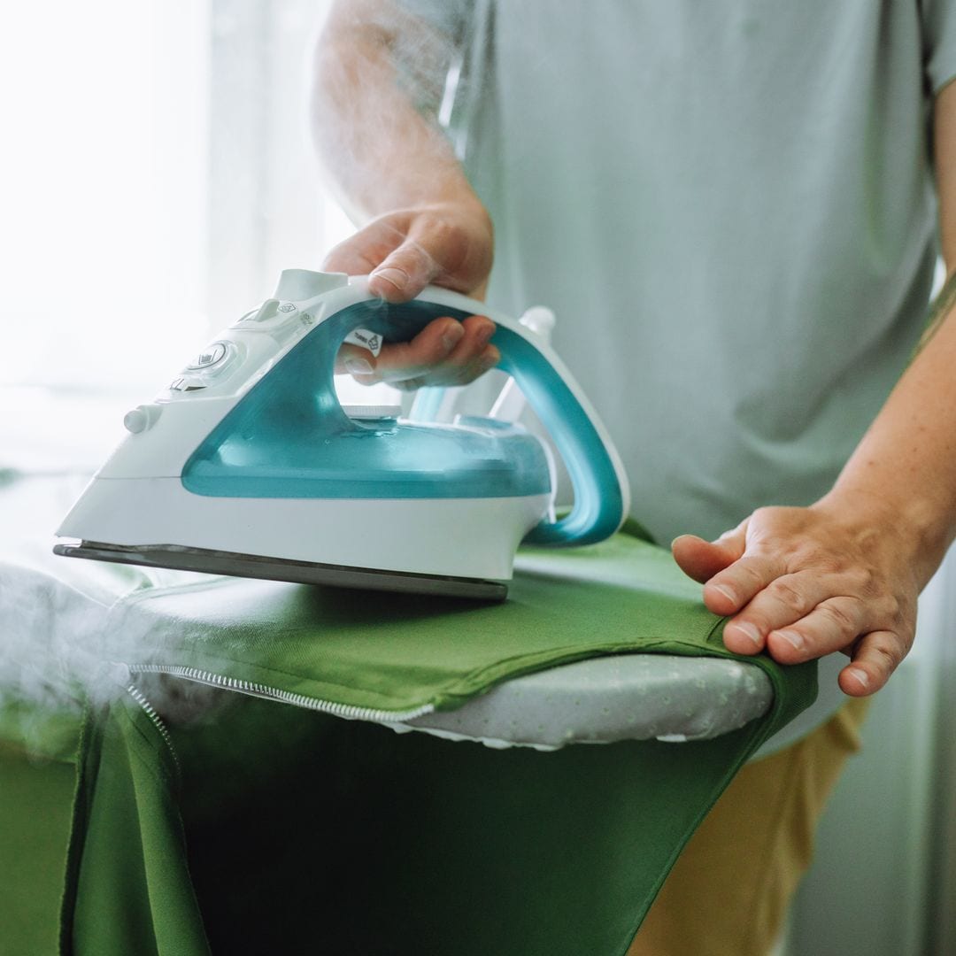 Ahorra tiempo y dinero con esta oferta de Prime Day 2025: la plancha de vapor mejor valorada de Russell Hobbs por menos de 15€