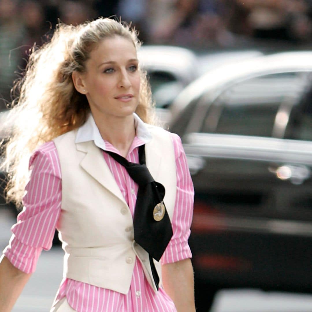 Las sandalias de leopardo que adora Carrie Bradshaw están en Zara y quedan genial con looks básicos