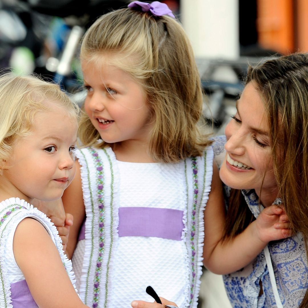 FOTO A FOTO. Así hemos visto crecer a la princesa Leonor y a la infanta Sofía a través de sus veranos en Mallorca