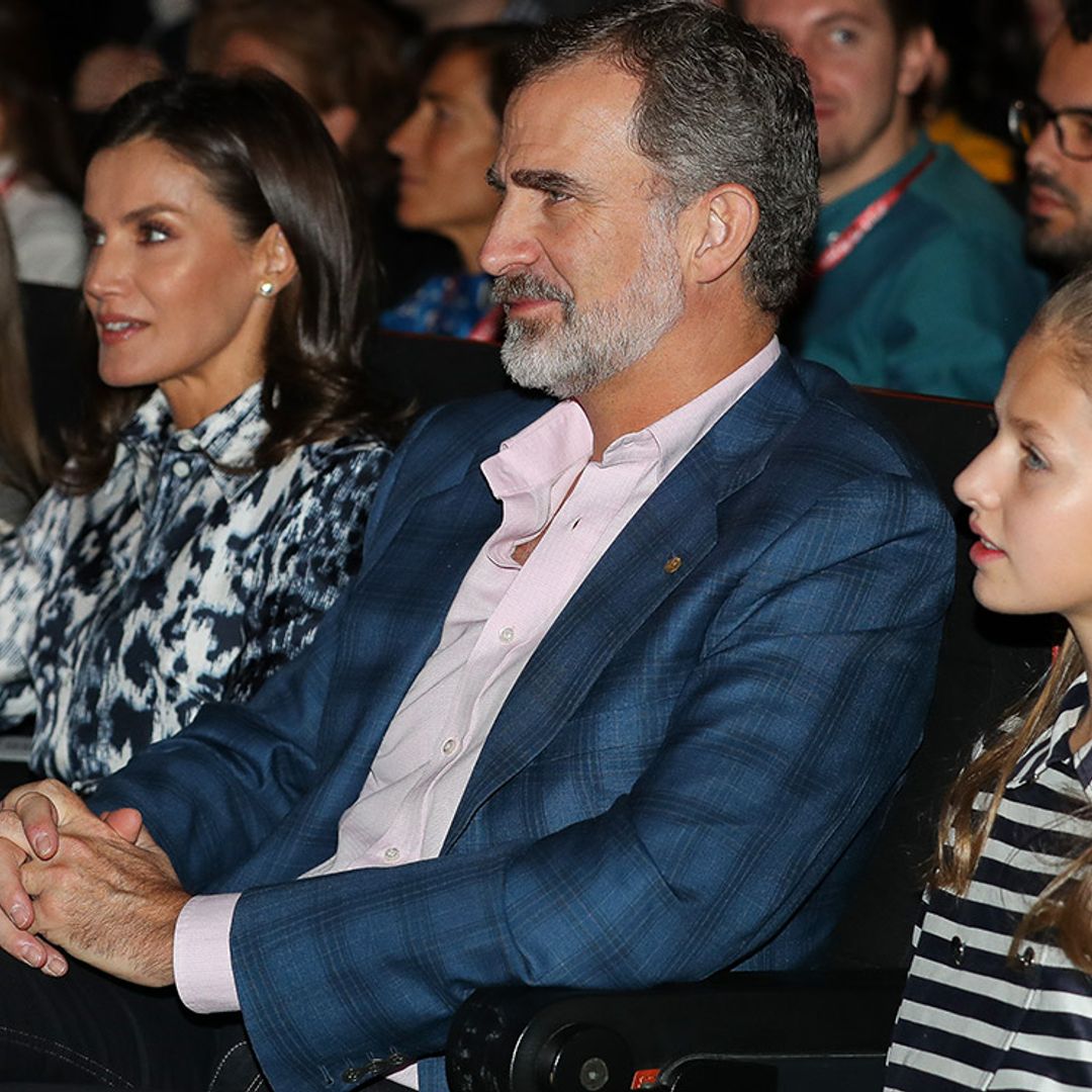 La princesa Leonor, junto a sus padres y su hermana, en un debate sobre talento para cerrar su visita a Cataluña