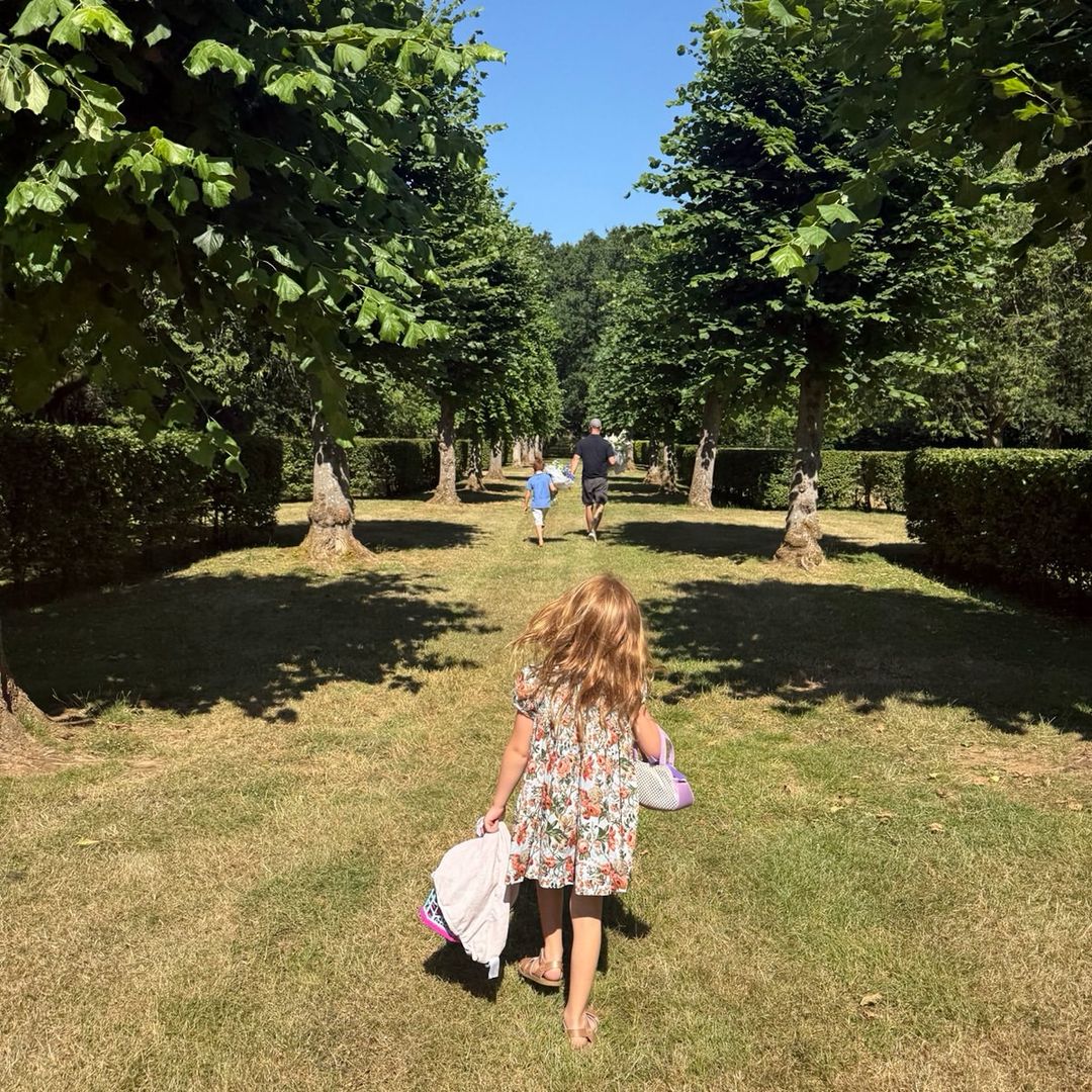 Las imágenes no vistas de Archie y Lilibet correteando por Althorp, la casa en la que creció su abuela, Diana de Gales
