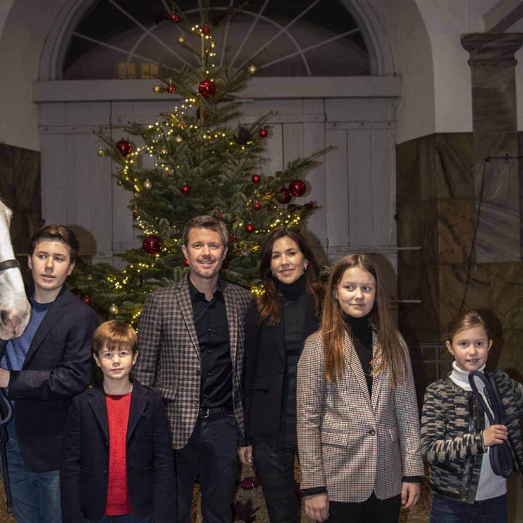 Federico y Mary de Dinamarca invitan a un festín de dulces navideños... ¡a sus caballos!
