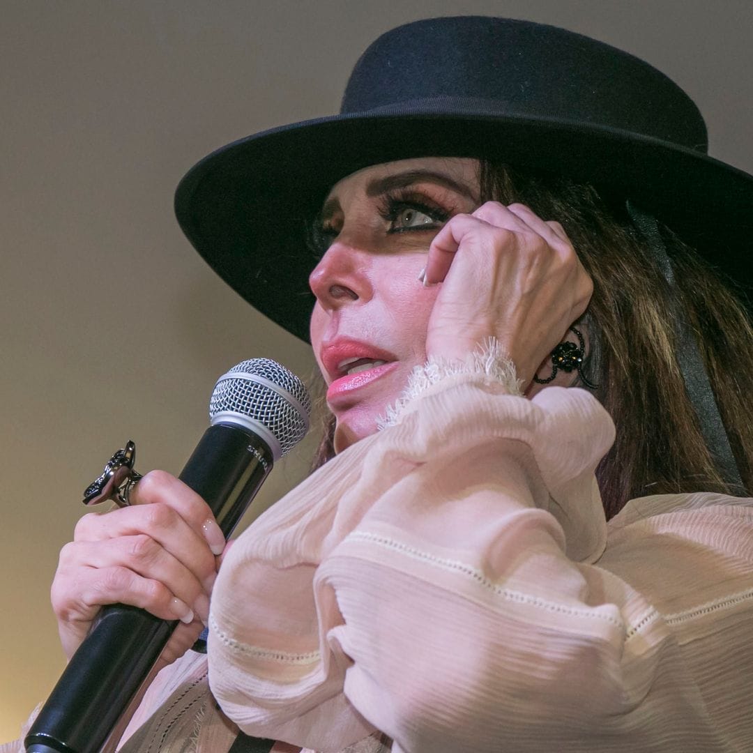 Verónica Castro revela que ya salió del hospital aunque continúan los dolores