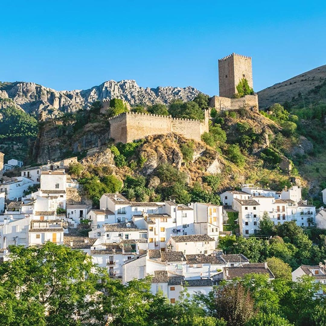 Los pueblos más bonitos de Jaén tienen castillo y un mar de olivos alrededor