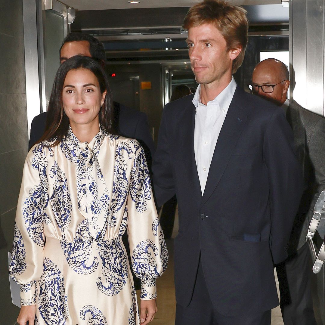 Sassa de Osma conecta con la reina Letizia con su vestido de invitada: marca española, estampado y con movimiento