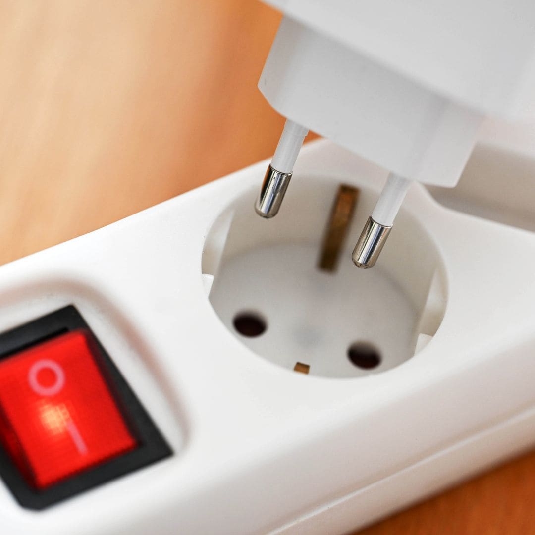 Si conectas estos electrodomésticos a una regleta, podrías poner en riesgo tu hogar