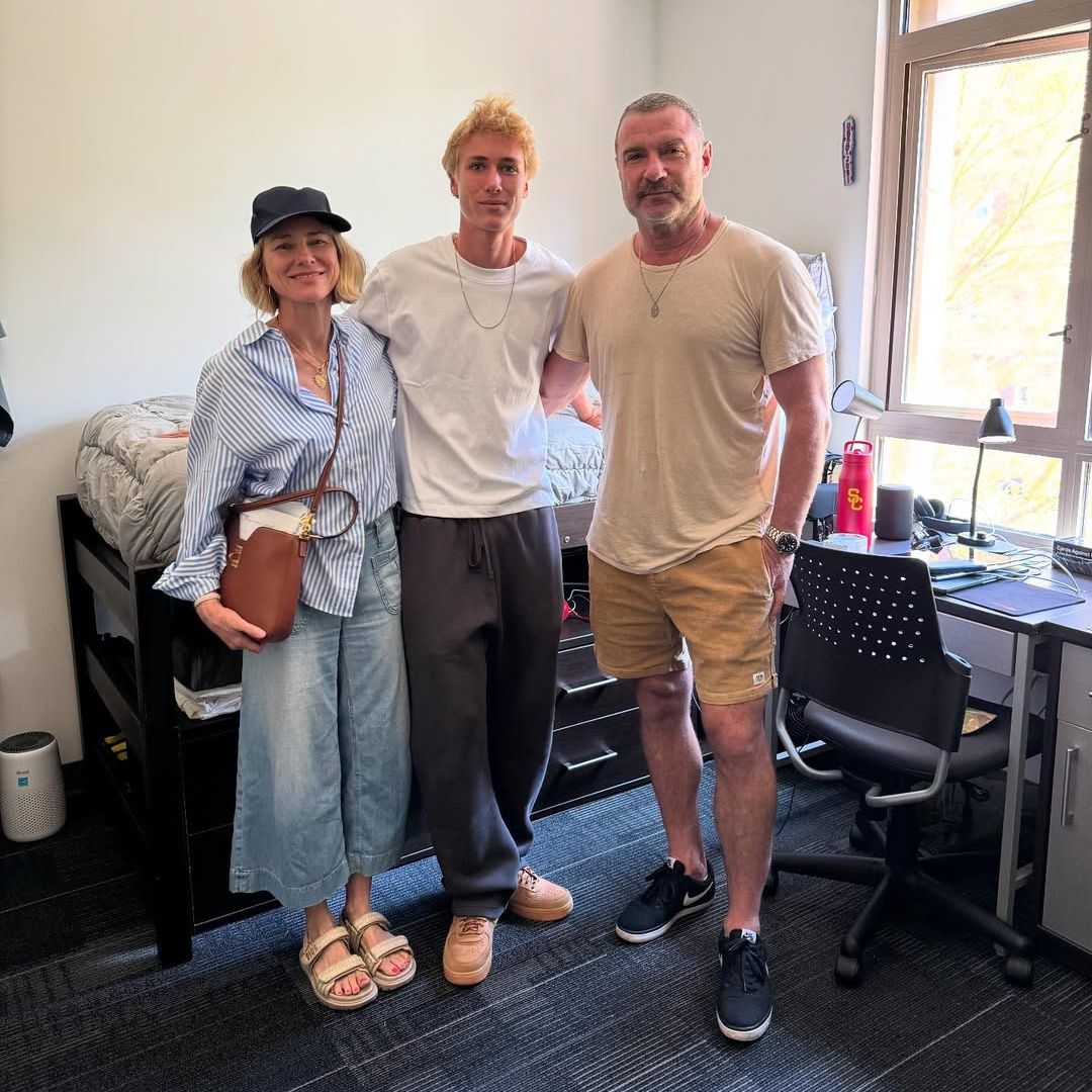 El emotivo reencuentro de Naomi Watts y su ex para despedir a su hijo rumbo a la universidad