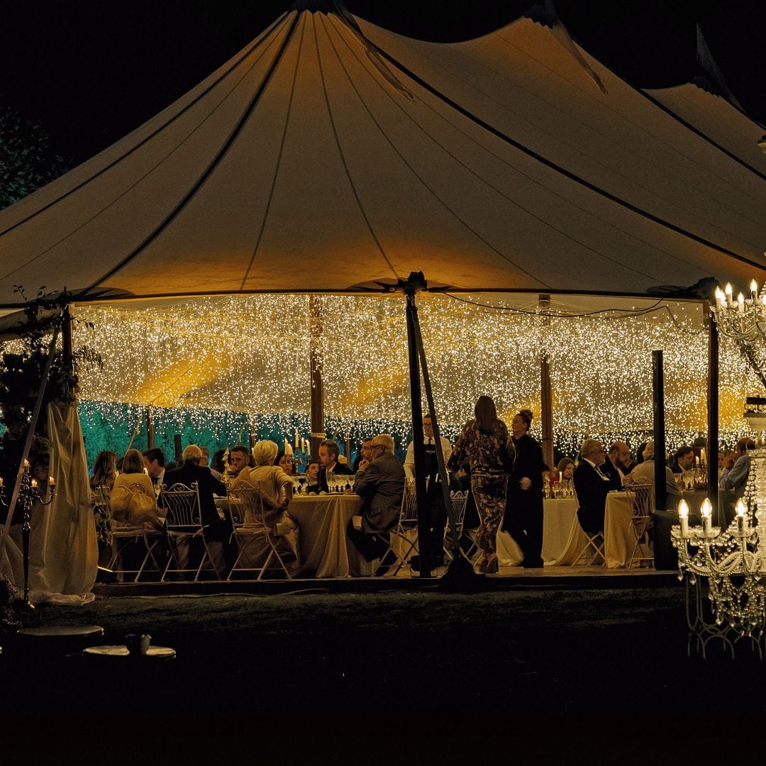 La carpa donde tuvo lugar la cena