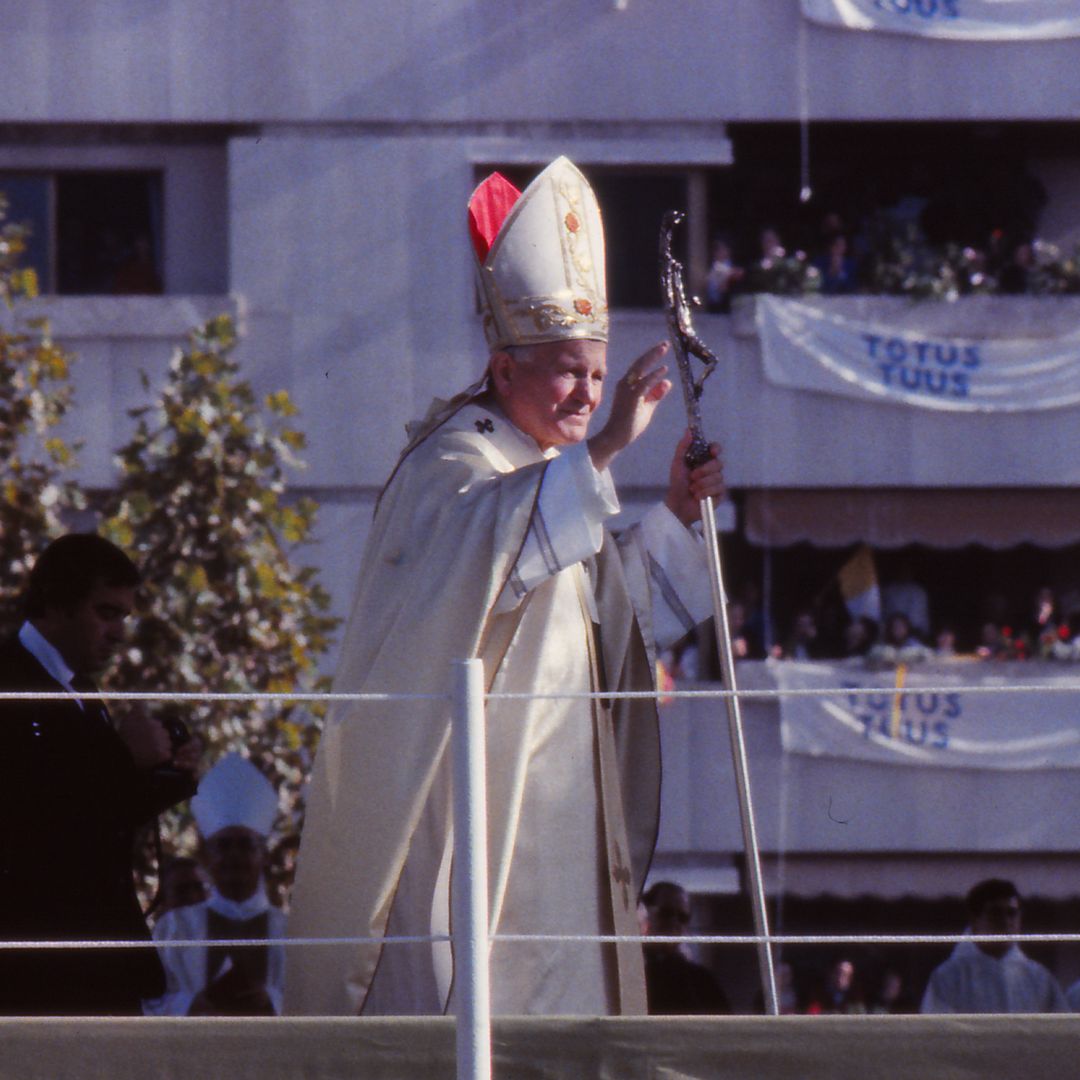 Así han sido las ocho históricas visitas de los Papas a España: de la emoción de Juan Pablo II a la cercanía de Benedicto XVI