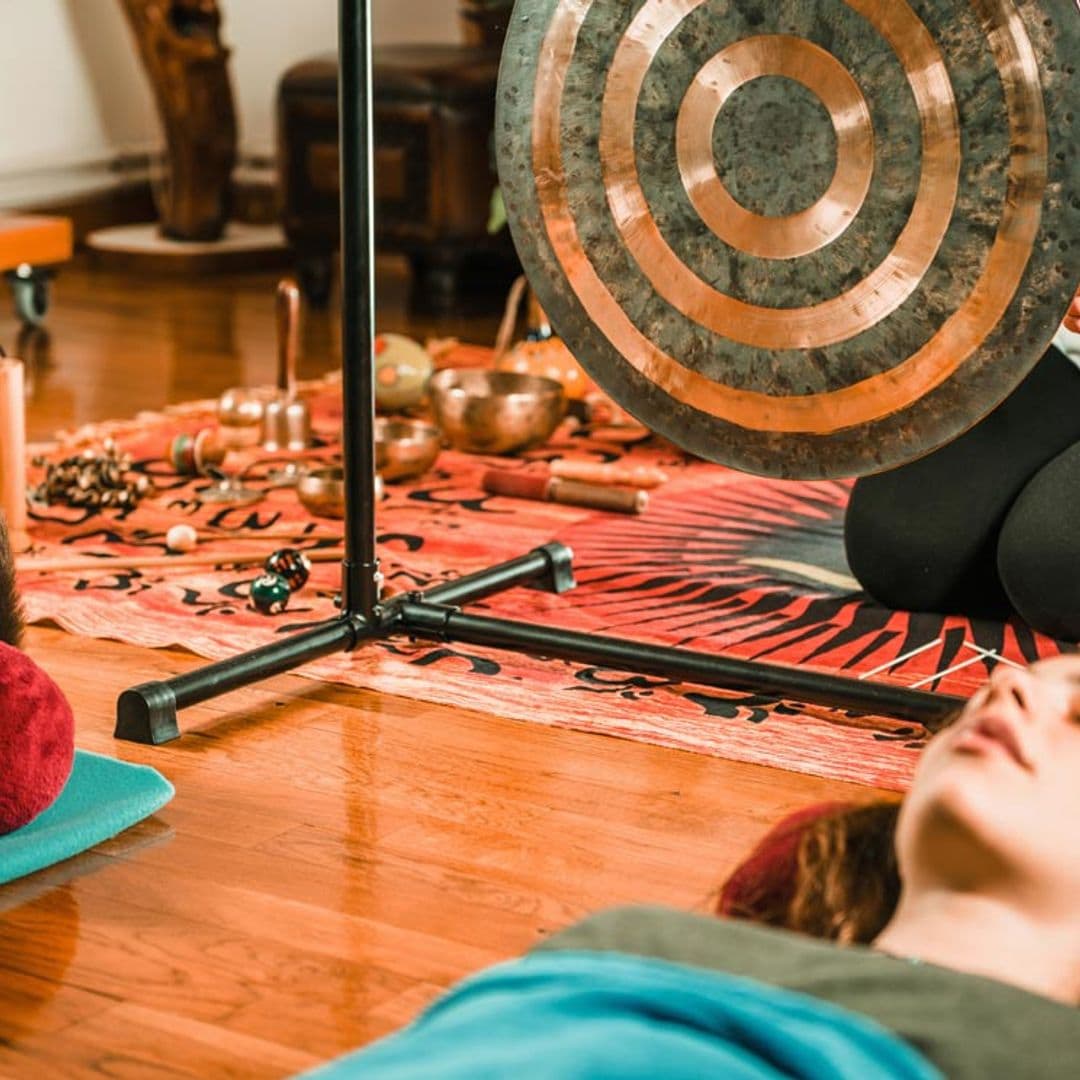 ¿En qué consiste la terapia del gong y cómo podemos aprovechar su sonido?
