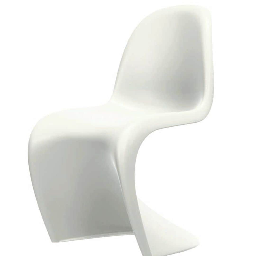 Silla Panton, de Verner Panton 
disponible en Vitra (355 €).