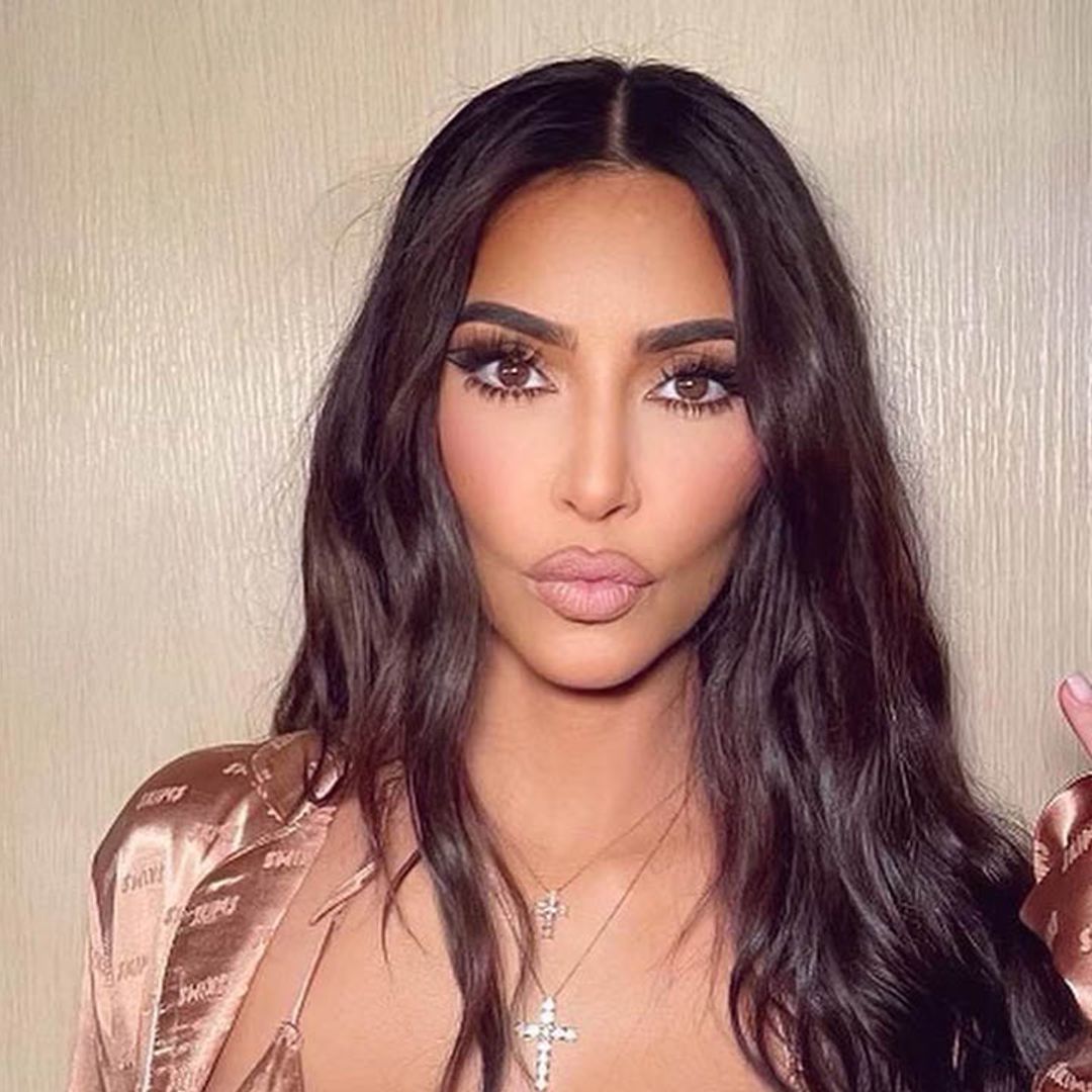 Una actriz de 'Los Bridgerton' acaba de hacer muy feliz a Kim Kardashian