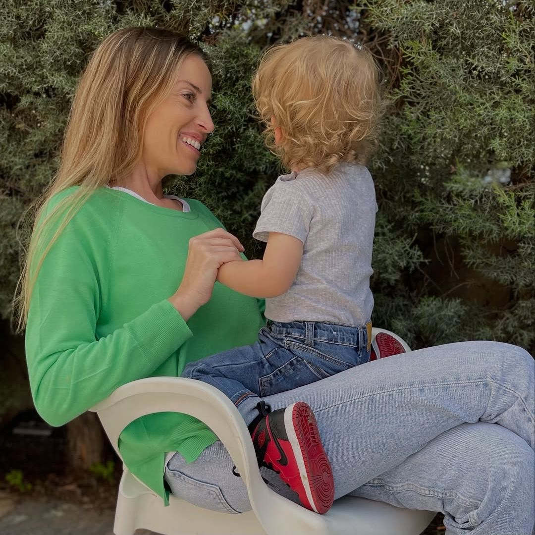 La tierna imagen de Hugo, el hijo de Marta Castro y Fonsi Nieto, visitando a su hermana que ha emocionado a su madre: "Soy una chica con suerte"