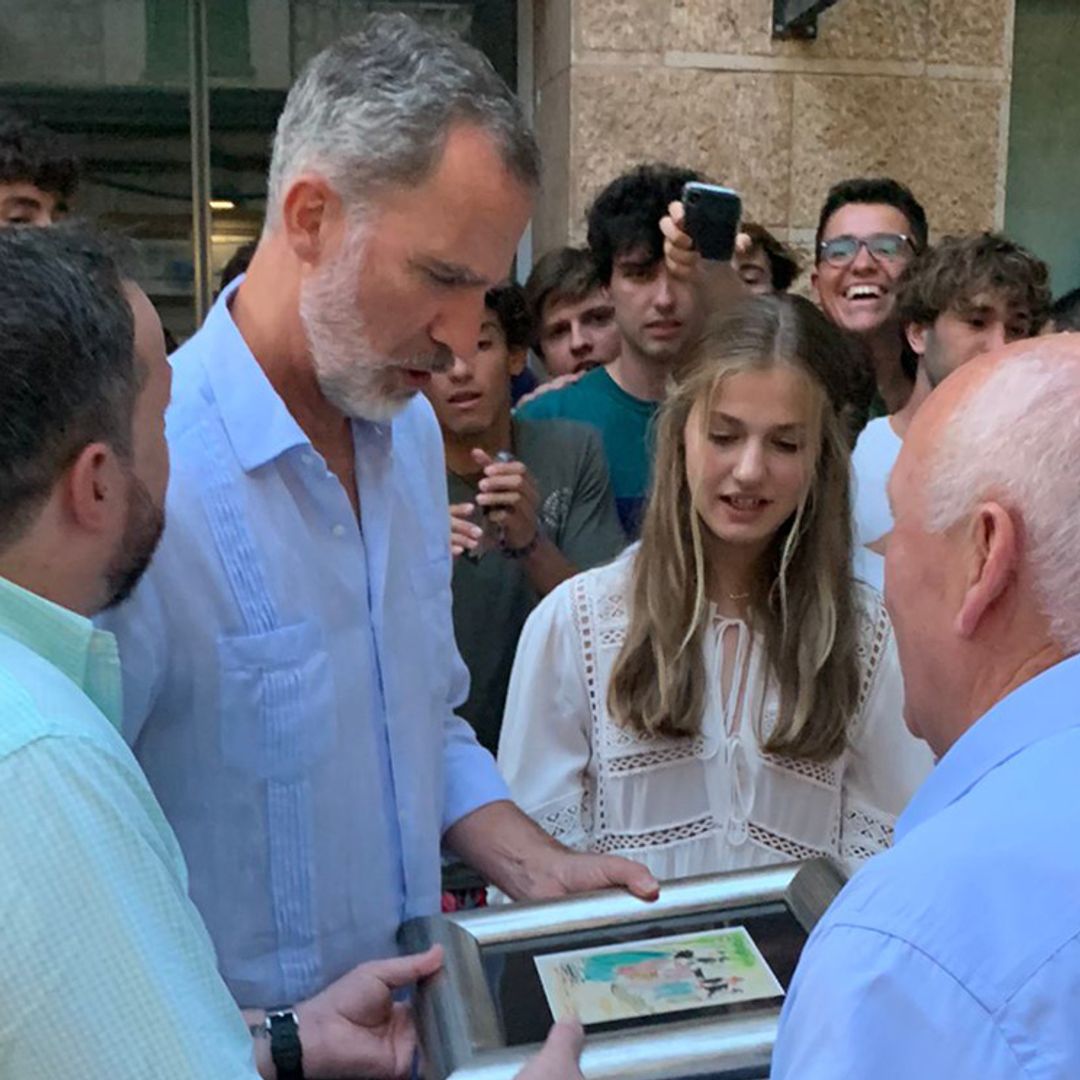 Todos los detalles de la obra de arte que los Reyes recibieron de forma espontánea en Valldemossa