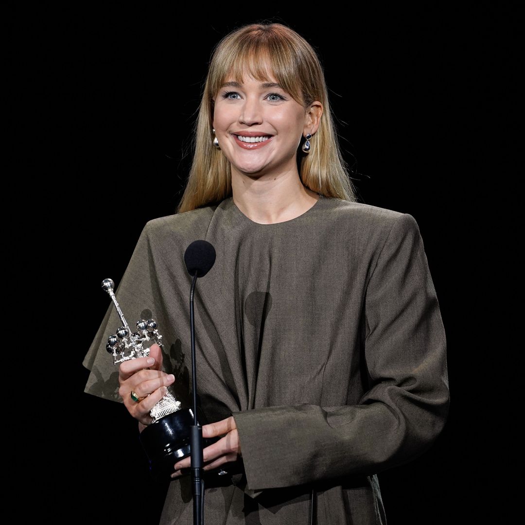 Jennifer Lawrence recibe el Premio Donostia en el Festival de San Sebastián, donde "la gente ama de corazón el cine"